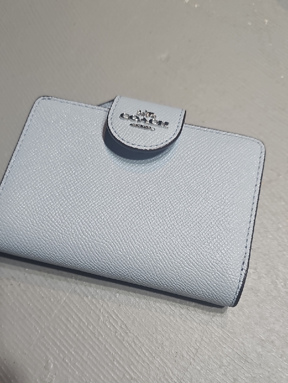 Coach 6390  NWOT Meduim Corner Zip Leather Wallet SV/Waterfall